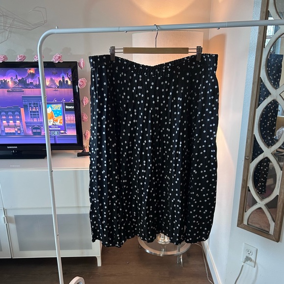 Pleated/plisse polka dot midi tea length comfy crinkle skirt - Picture 2 of 4